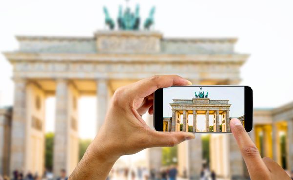TRAVELING WITH YOUR SMARTPHONE